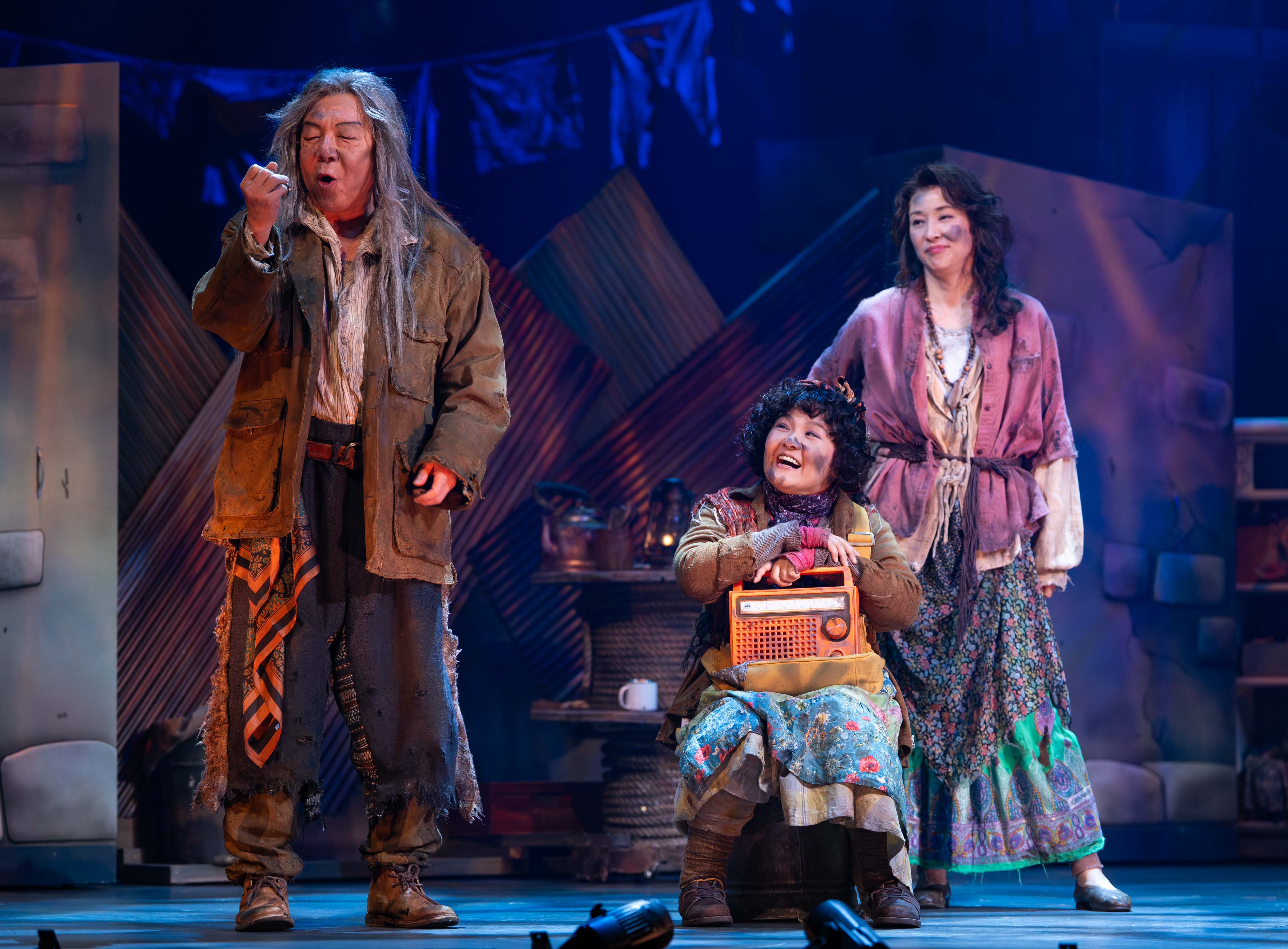 ケムリ研究室no.4「ベイジルタウンの女神」_舞台写真