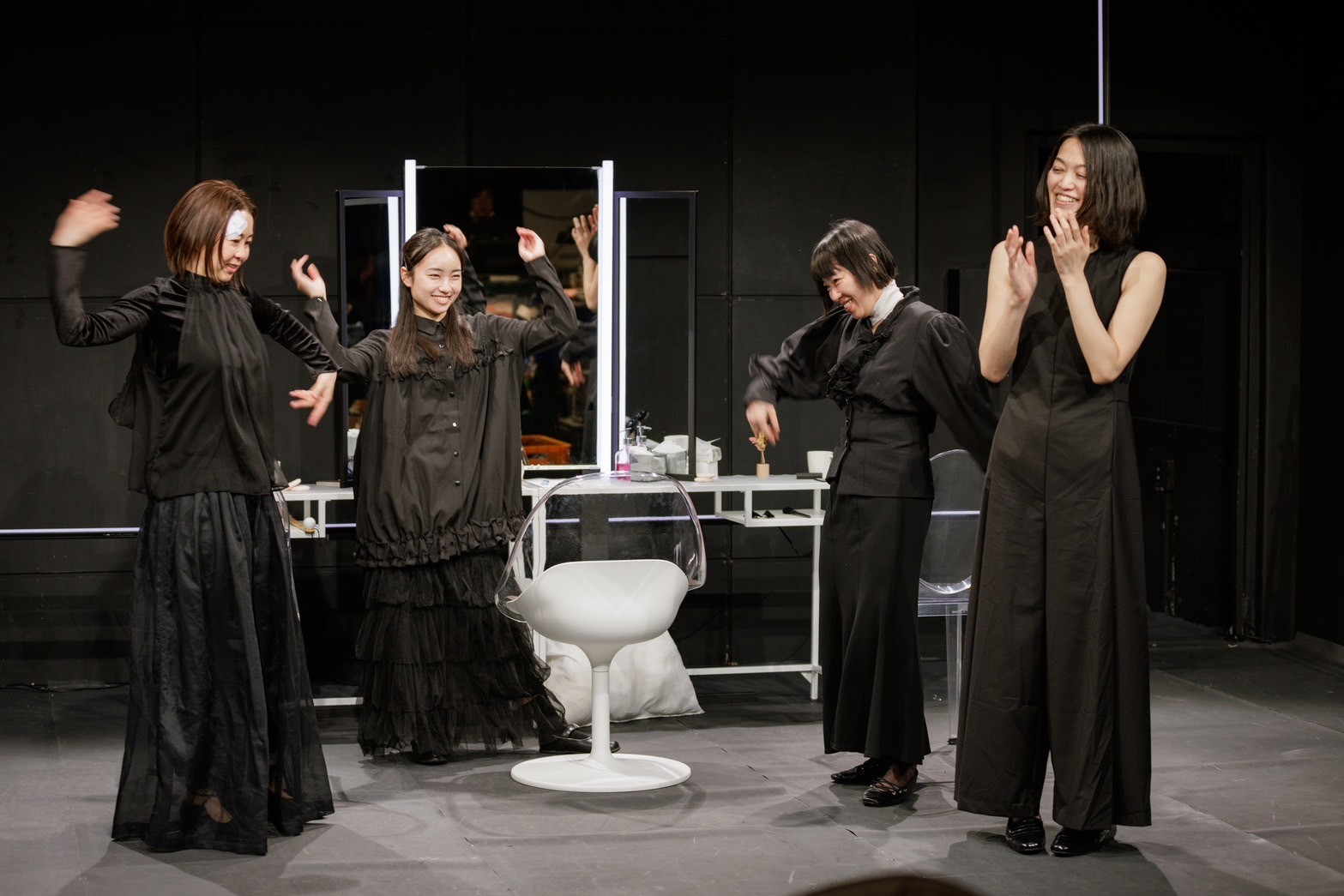 楽屋〜流れ去るものはやがてなつかしき〜_舞台写真