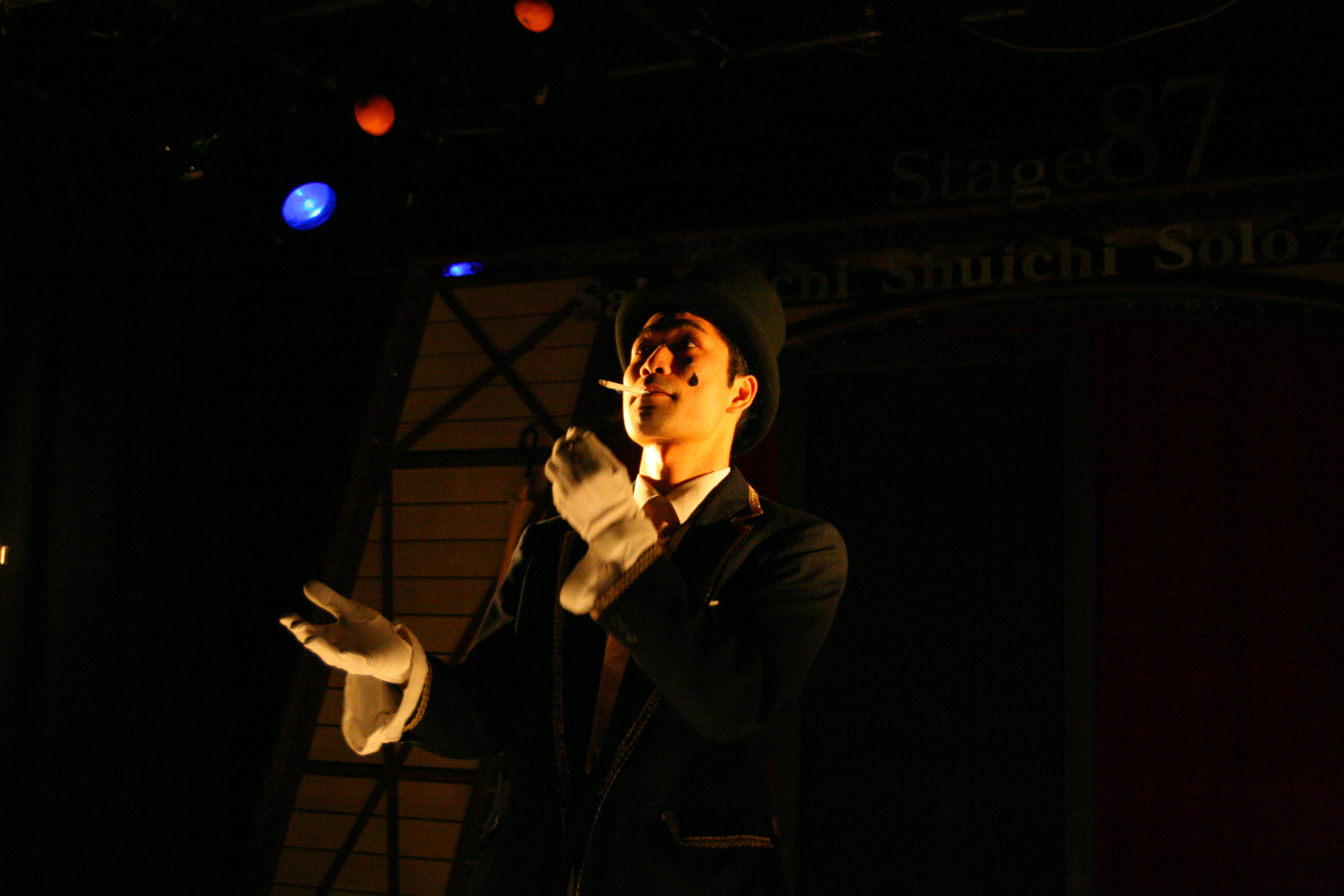 身体からいろんなモノを出す男_舞台写真