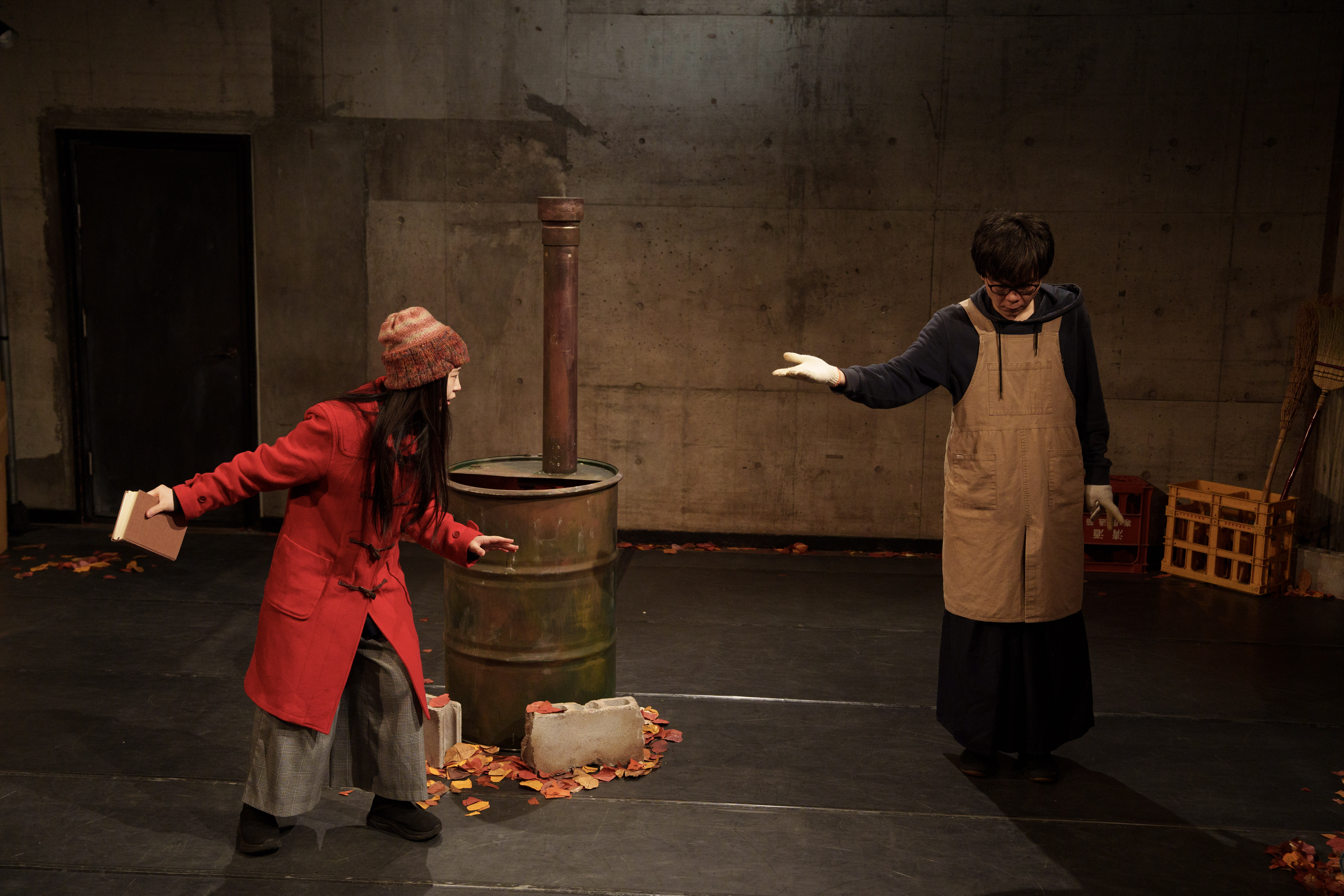 窓の階東京公演『ここはどこかの窓のそと２』_舞台写真