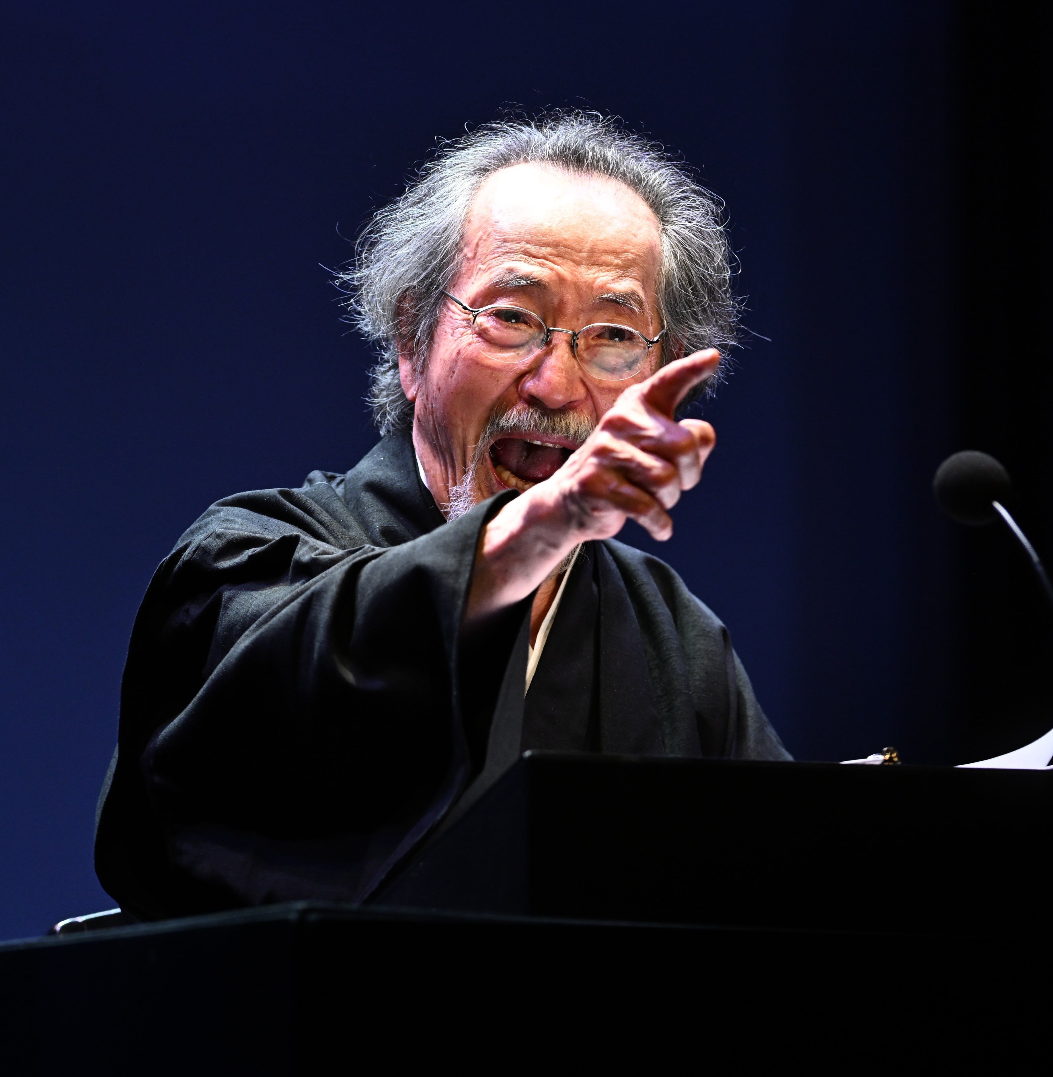 津嘉山正種 ひとり語り『命口説』_舞台写真