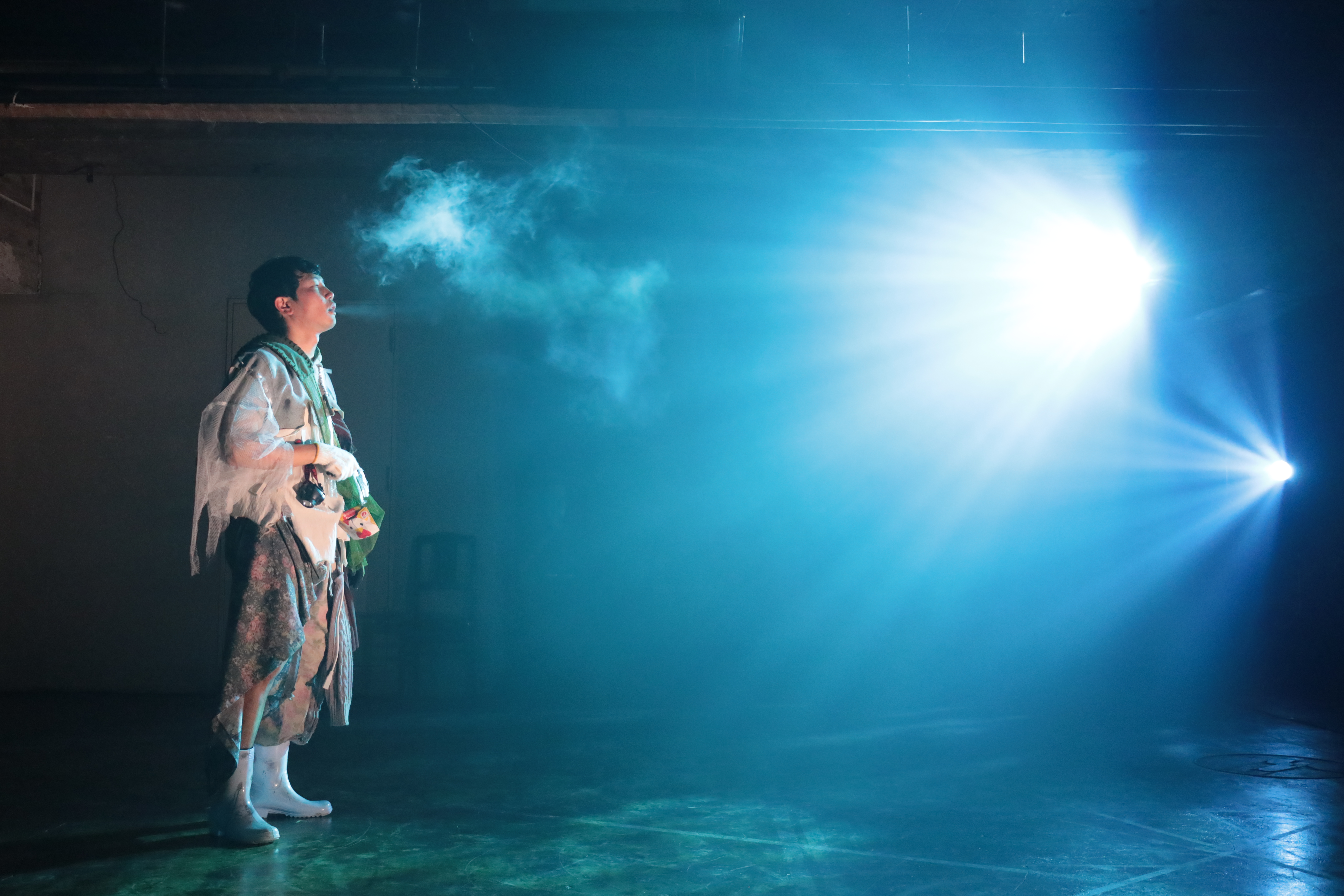 アンダーグラウンド・  ワンダリング・​  ディストラクション_舞台写真