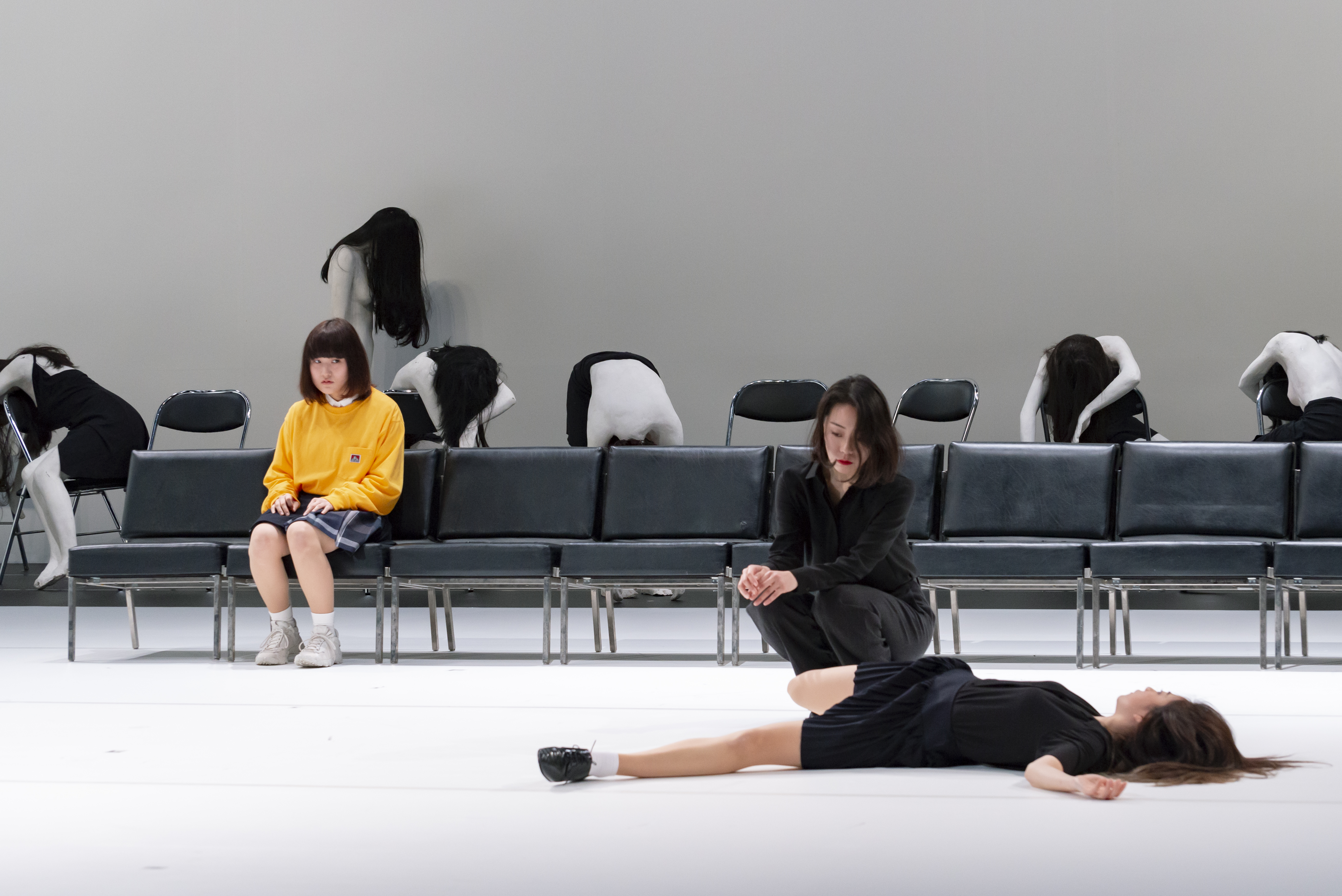 ジゼル・ヴィエンヌ、エティエンヌ・ビドー=レイ 『ショールームダミーズ#4』_舞台写真