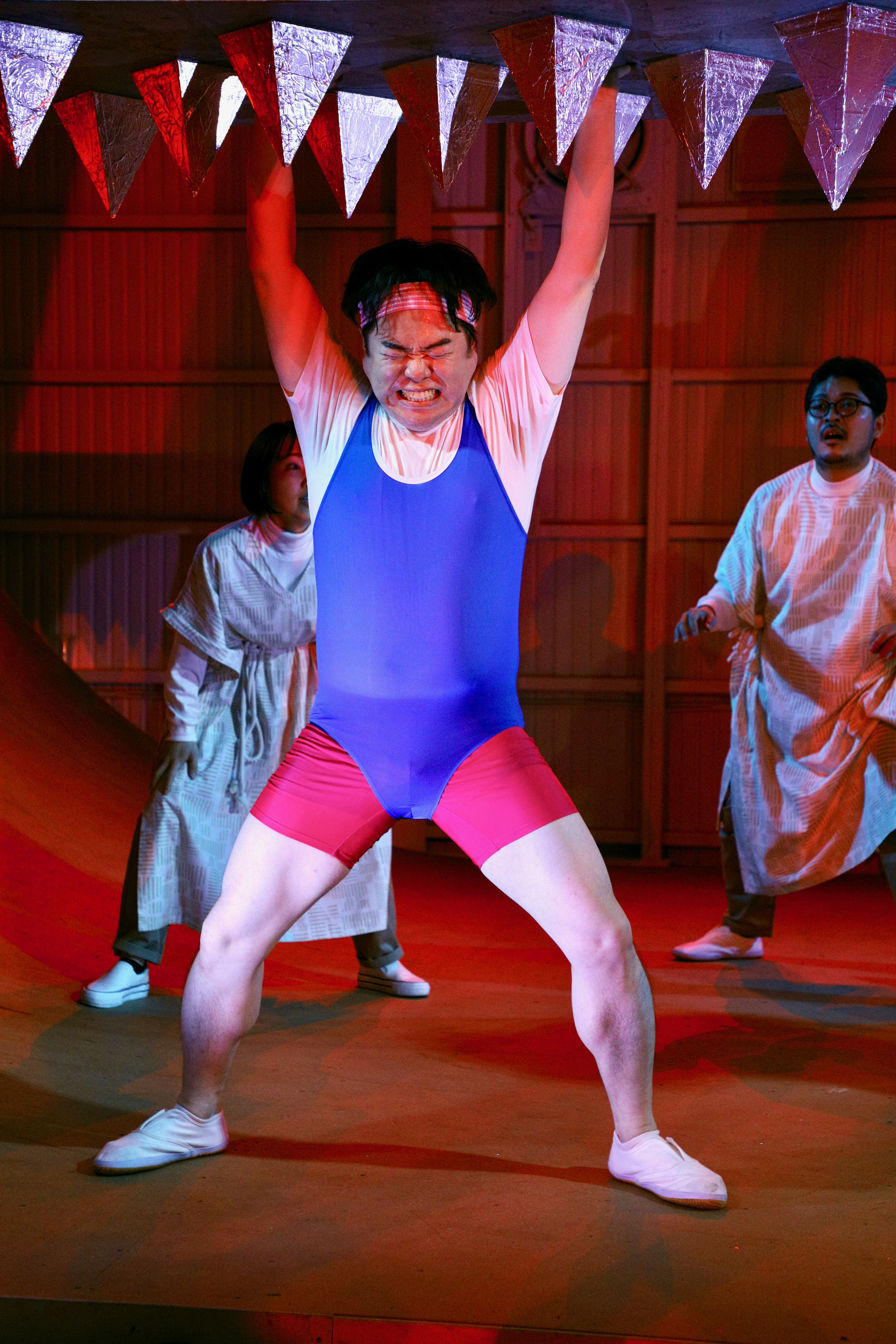 そして聖なる飲み会へ_舞台写真