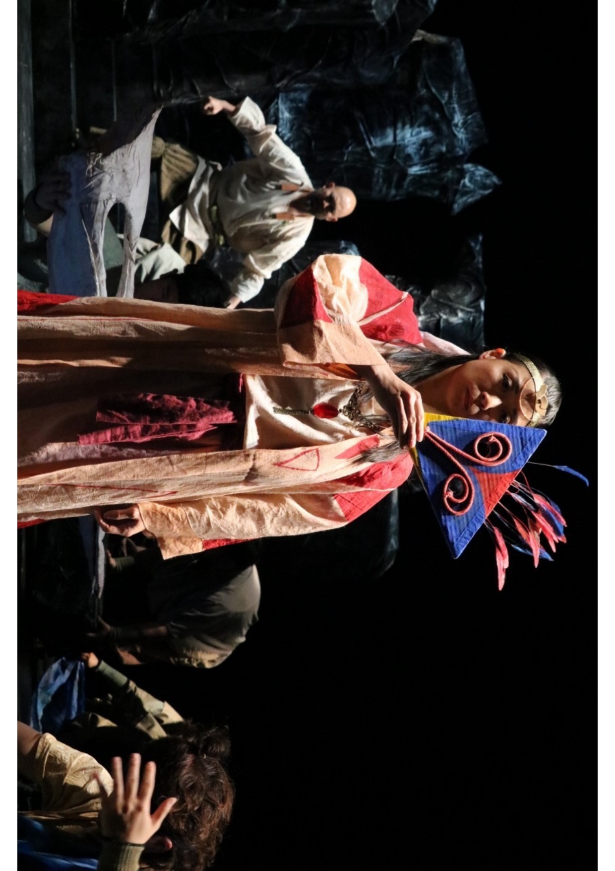 両面睨み節_舞台写真