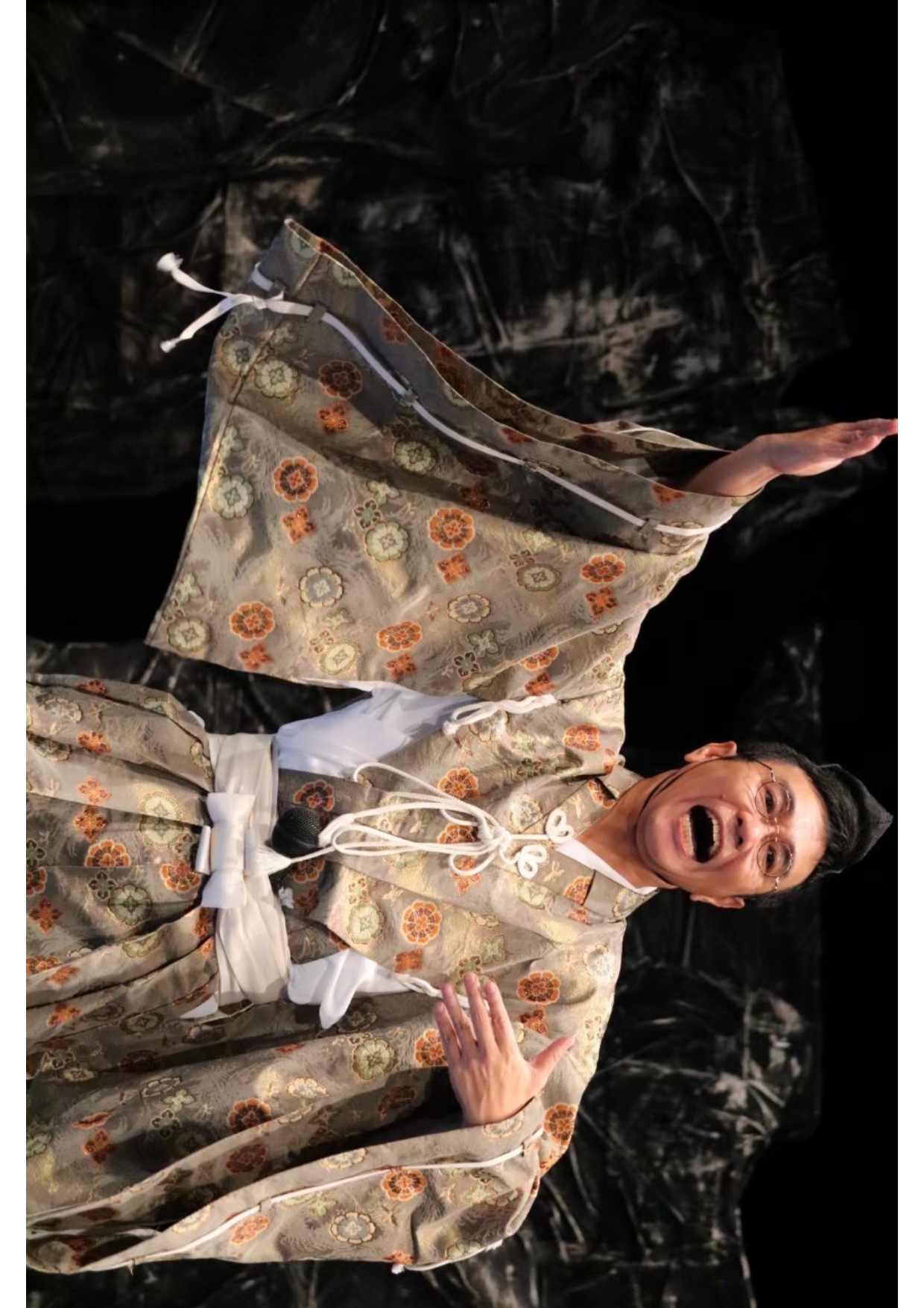 両面睨み節_舞台写真