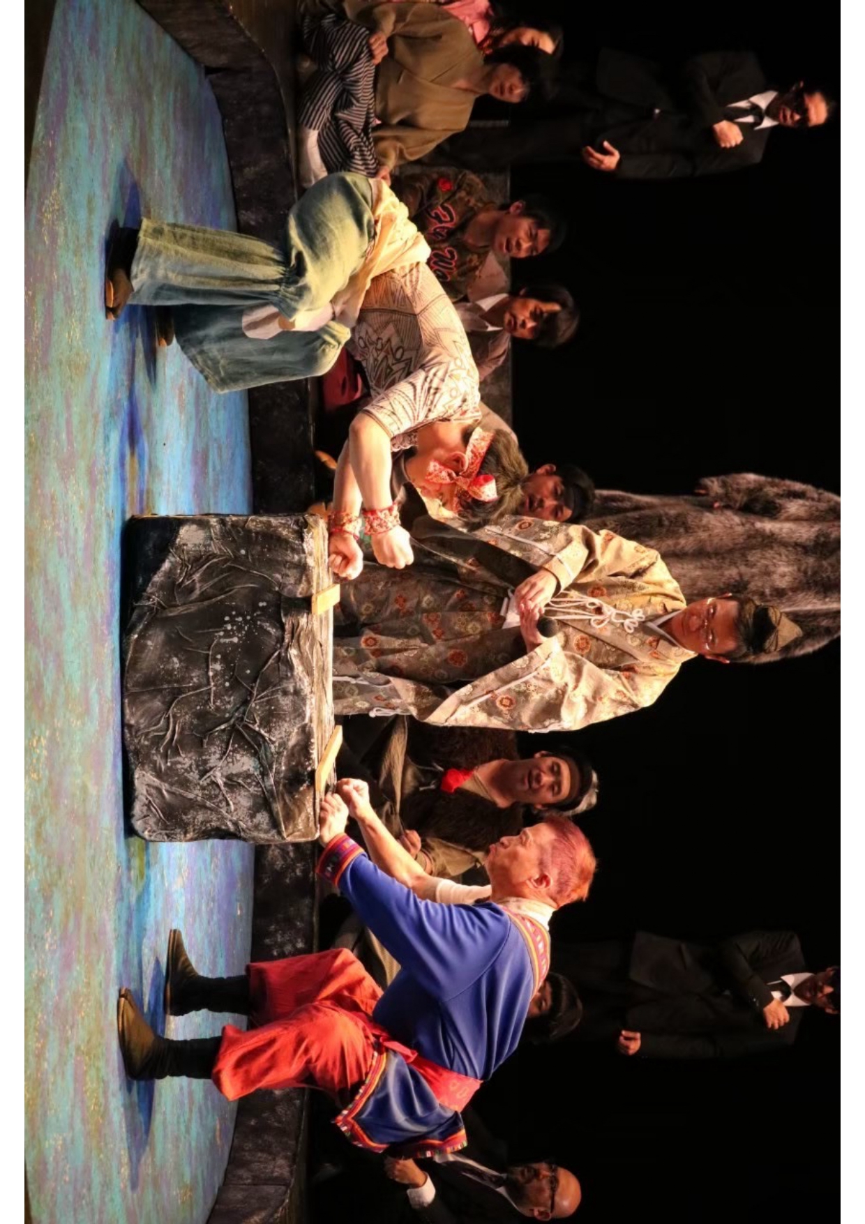 両面睨み節_舞台写真