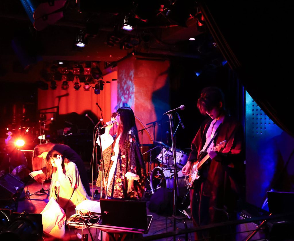 寺山修司ラジオドラマ『犬神の女』ライブ_舞台写真