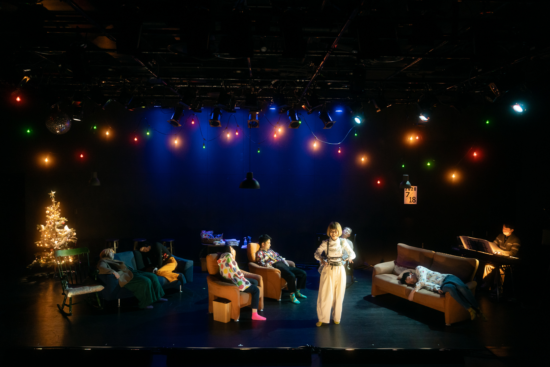 『パンとバラで退屈を飾って、わたしが明日も生きることを耐える。』再々演ツアー2025_舞台写真