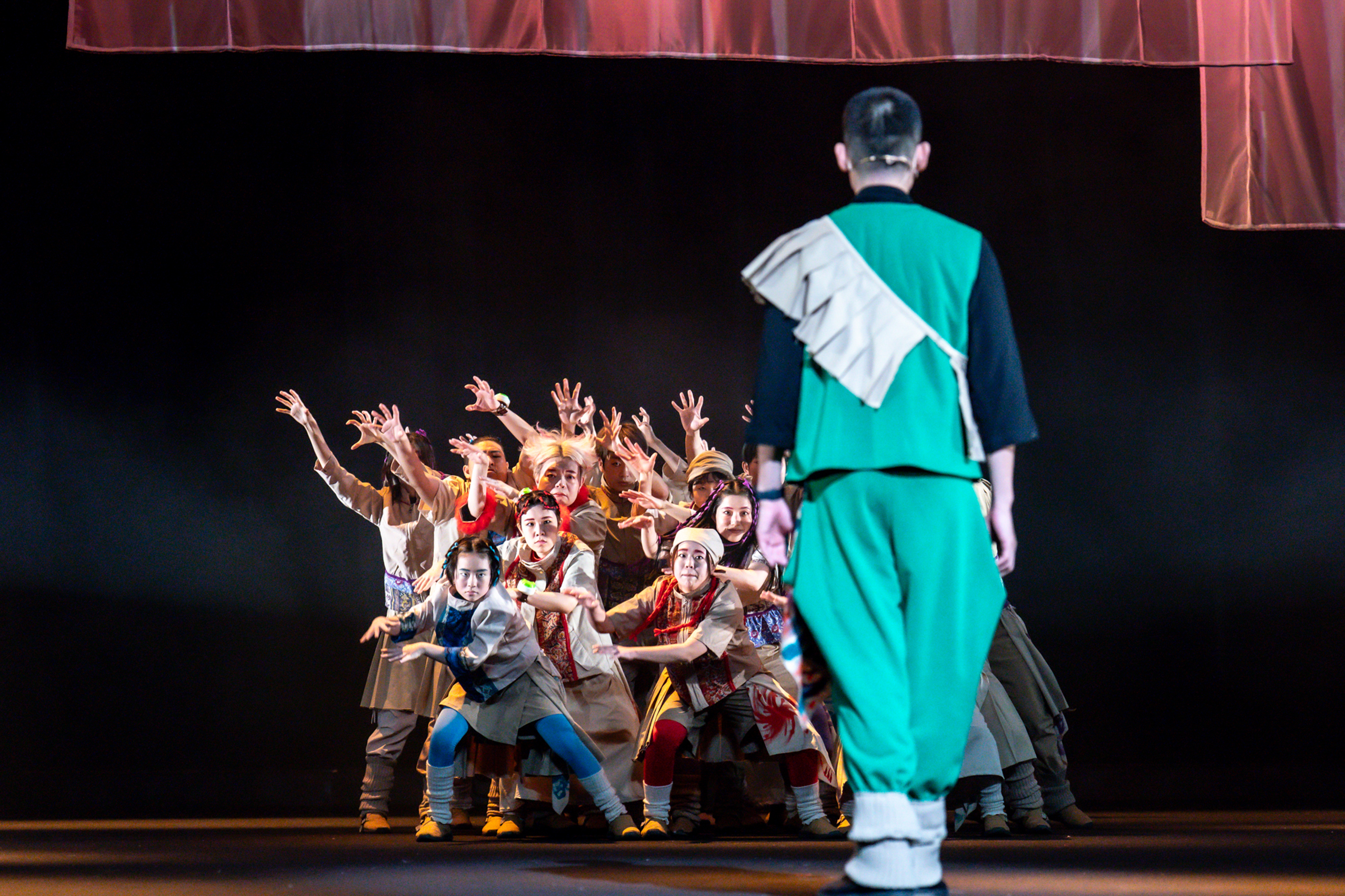 ろう者と聴者が遭遇する舞台作品「黙るな 動け 呼吸しろ」_舞台写真