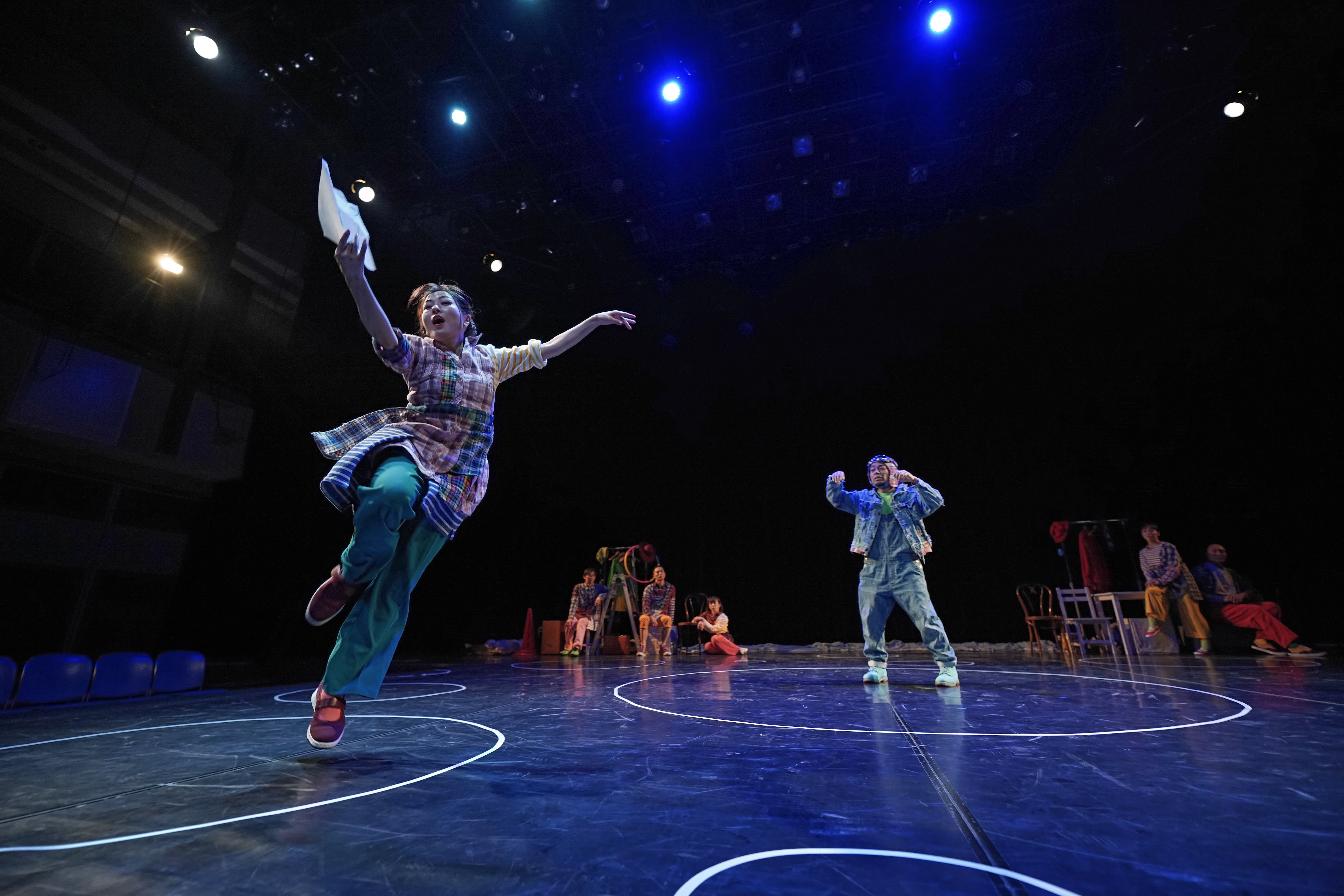 ゾウをのみこんだウワバミの絵_舞台写真