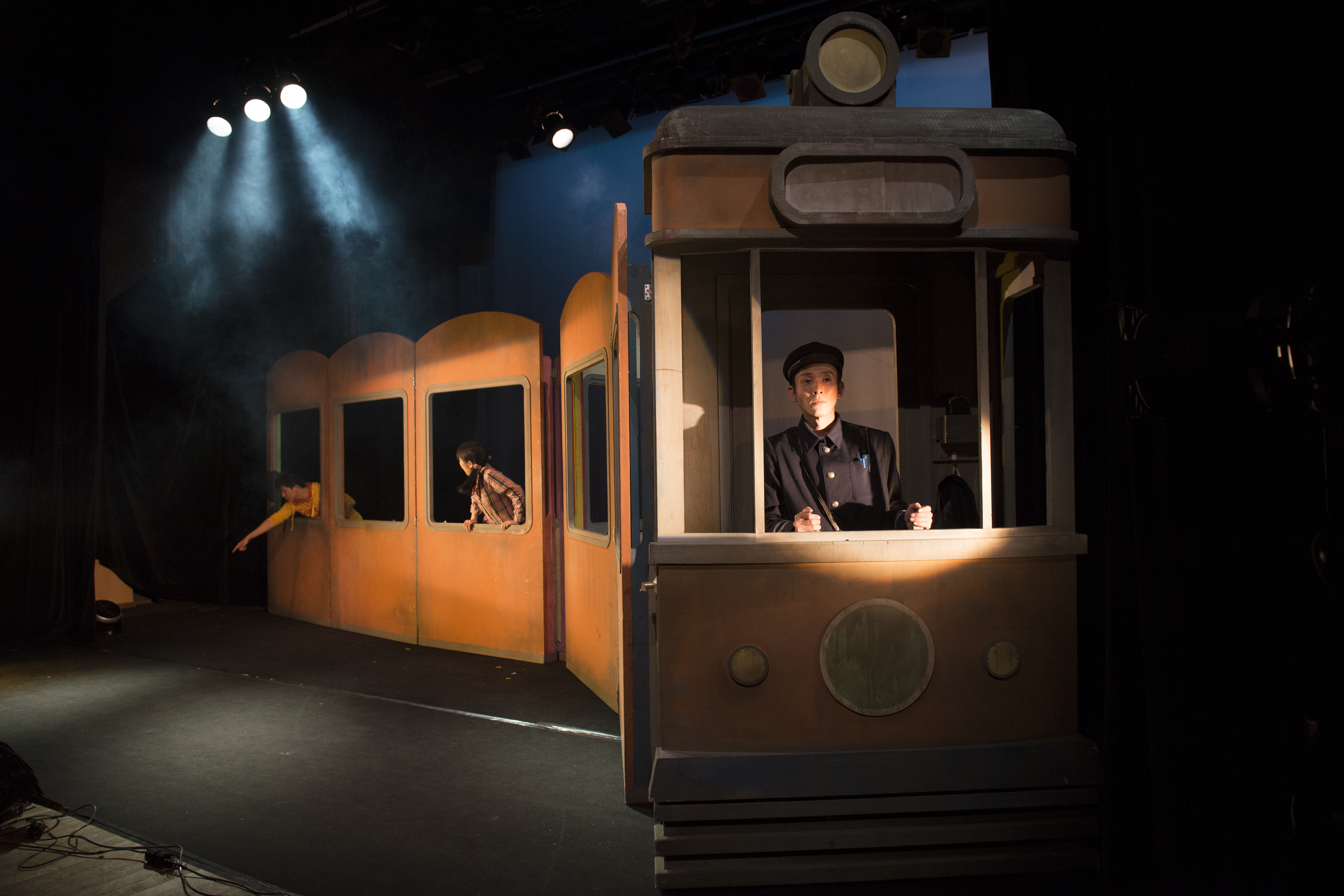 いえでででんしゃ_舞台写真