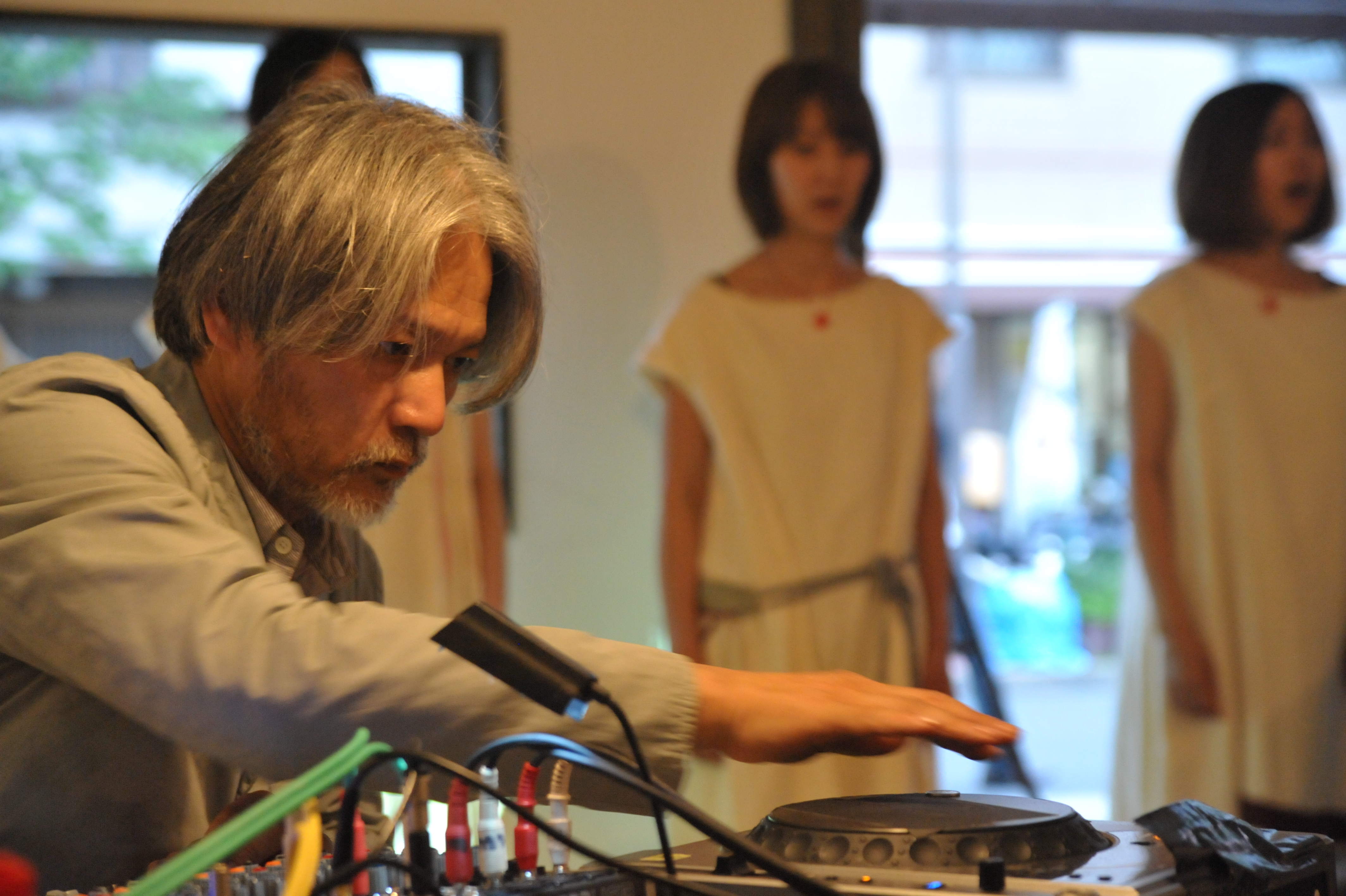 飴屋法水さん（演出家）とジプシー_舞台写真