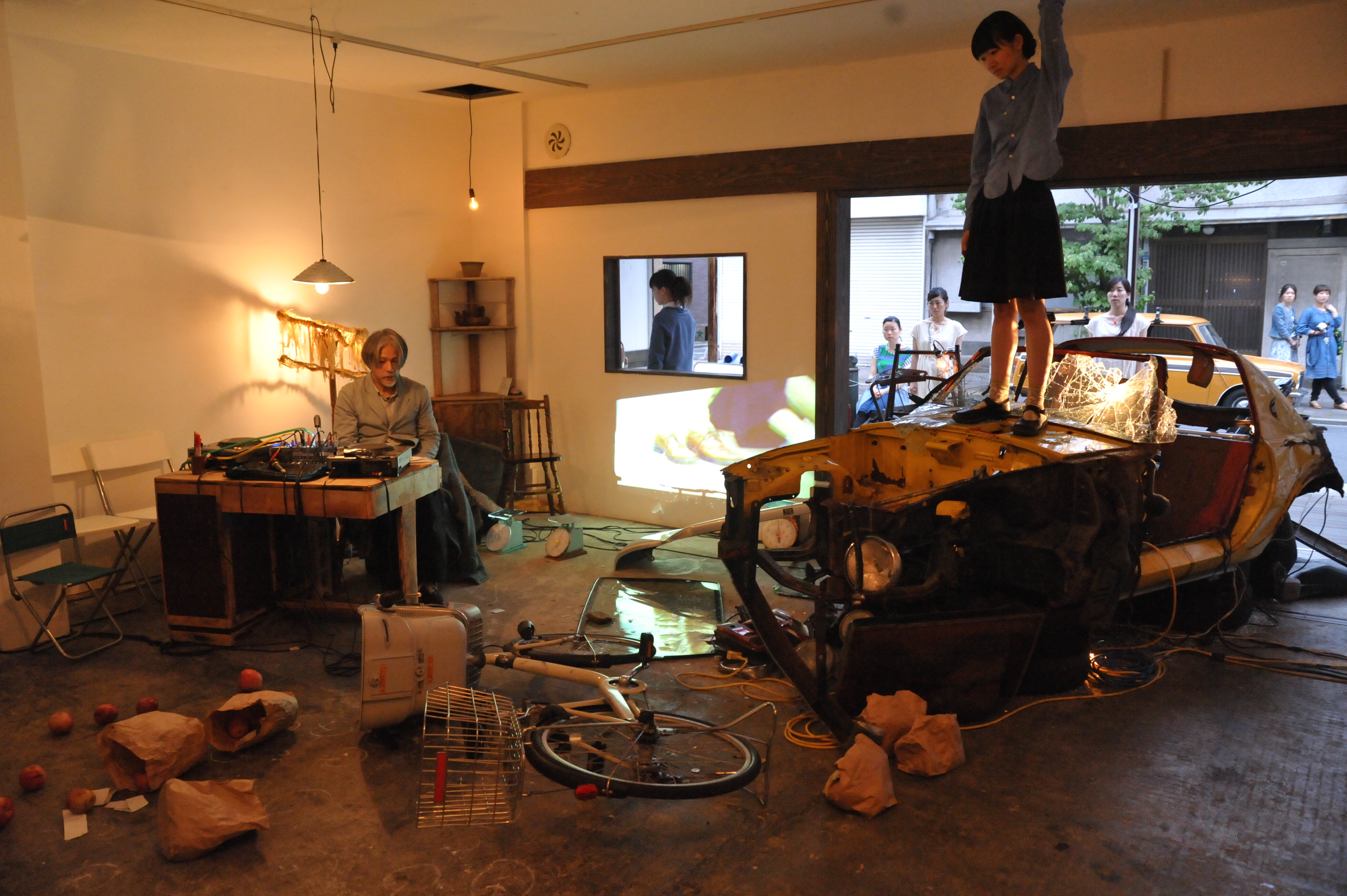 飴屋法水さん（演出家）とジプシー_舞台写真