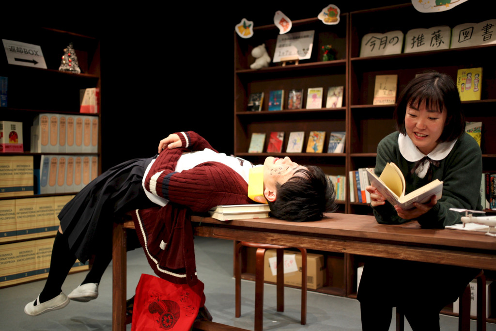 本がまくらじゃ冬眠できない_舞台写真