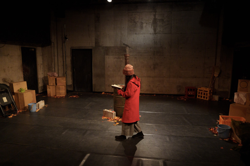 窓の階東京公演『ここはどこかの窓のそと２』_舞台写真