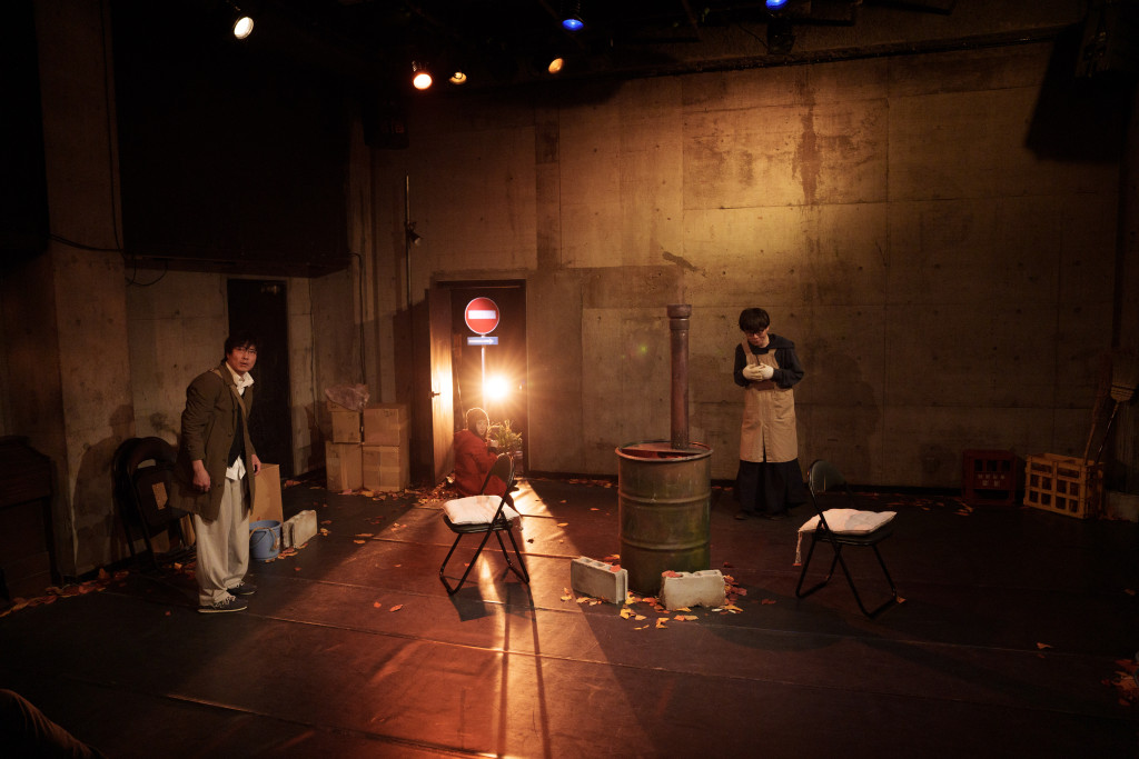 窓の階東京公演『ここはどこかの窓のそと２』_舞台写真