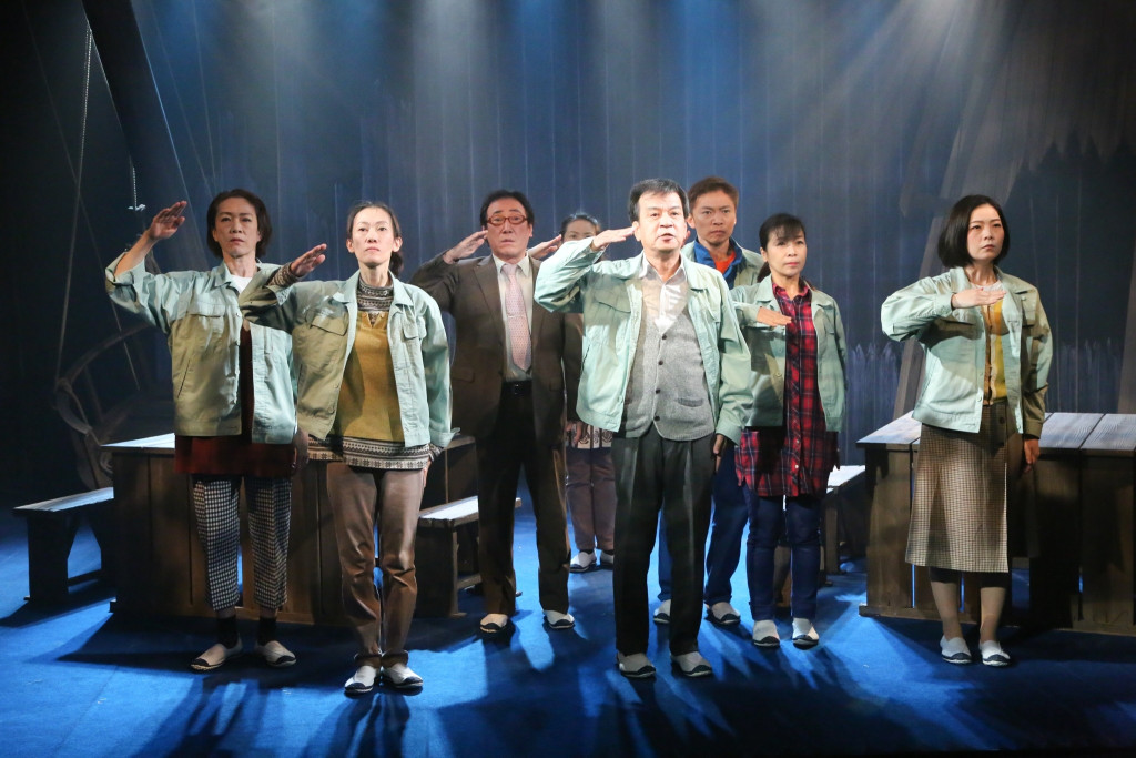 消滅寸前（あるいは逃げ出すネズミ）_舞台写真