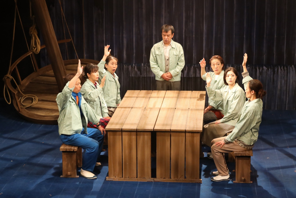 消滅寸前（あるいは逃げ出すネズミ）_舞台写真