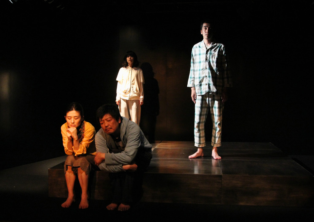 覚めてる間は夢を見ない_舞台写真