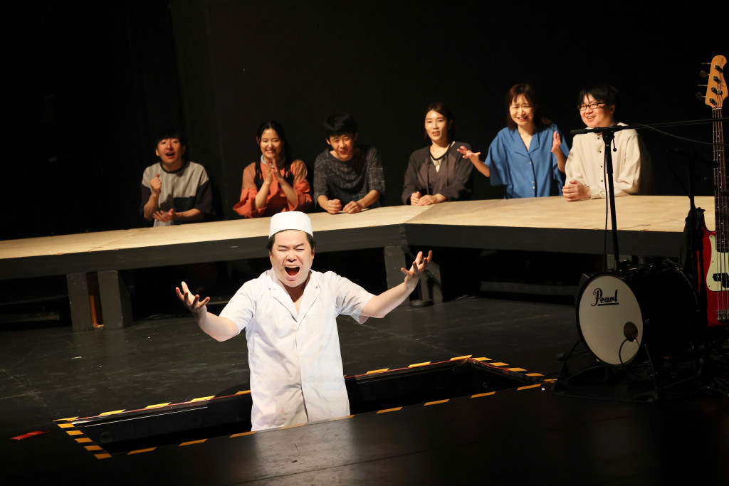 『カニカマの自己喪失』_舞台写真