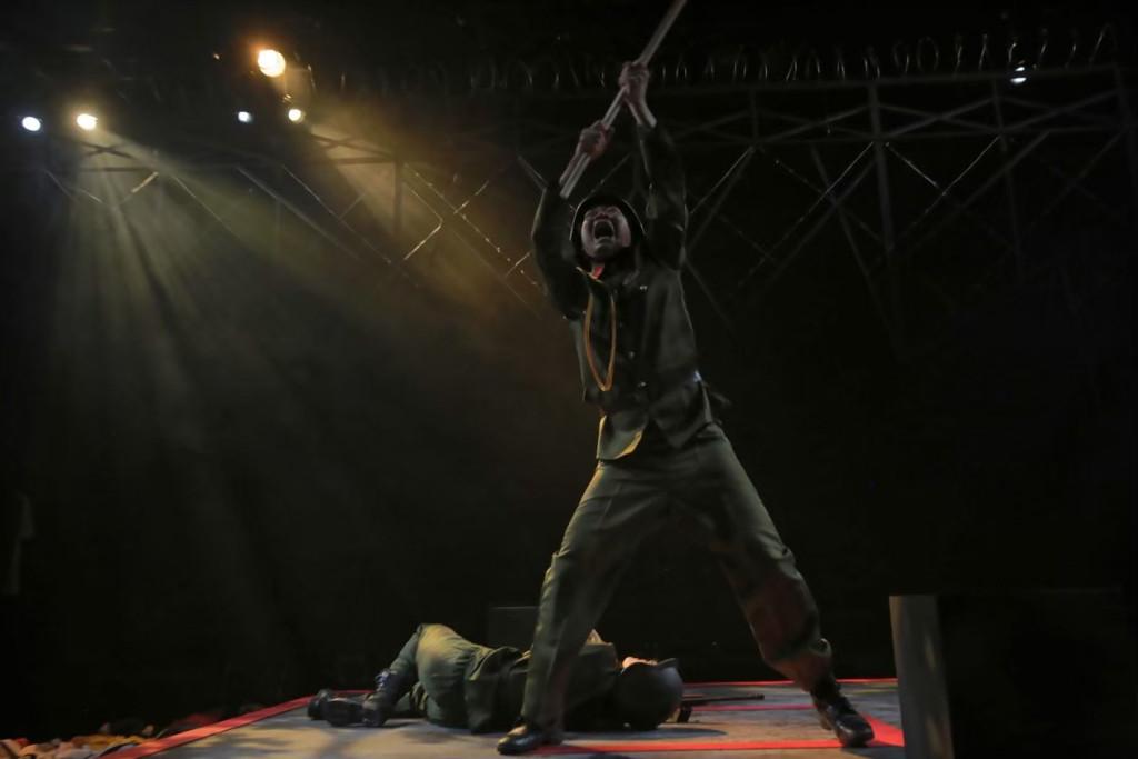 大暴力_舞台写真