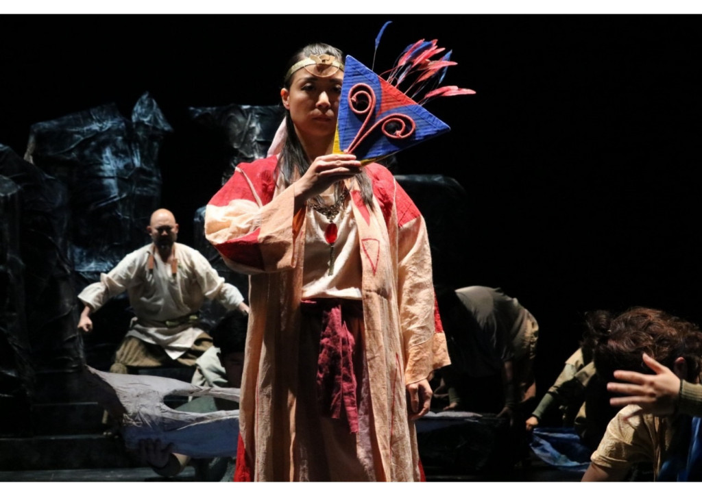 両面睨み節_舞台写真