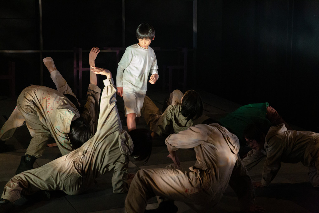 PLEASE PLEASE EVERYONE_舞台写真