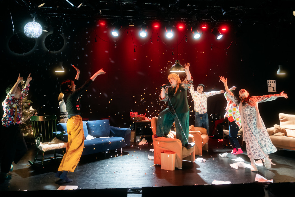 『パンとバラで退屈を飾って、わたしが明日も生きることを耐える。』再々演ツアー2025_舞台写真