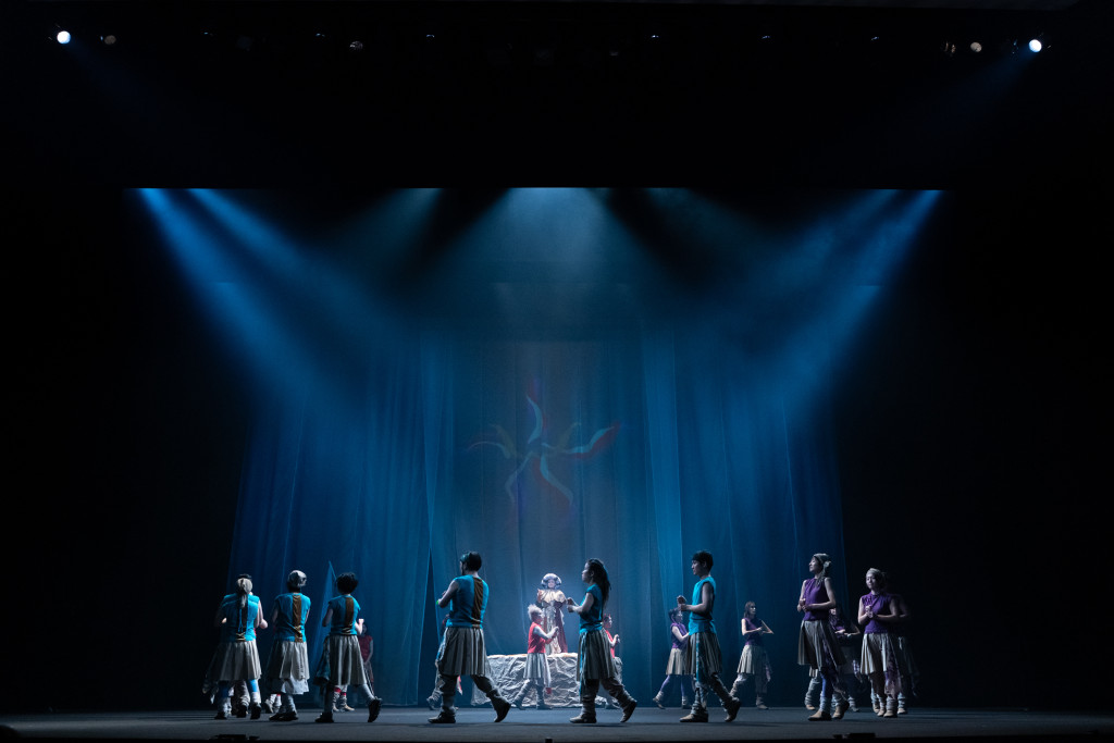 ろう者と聴者が遭遇する舞台作品「黙るな 動け 呼吸しろ」_舞台写真