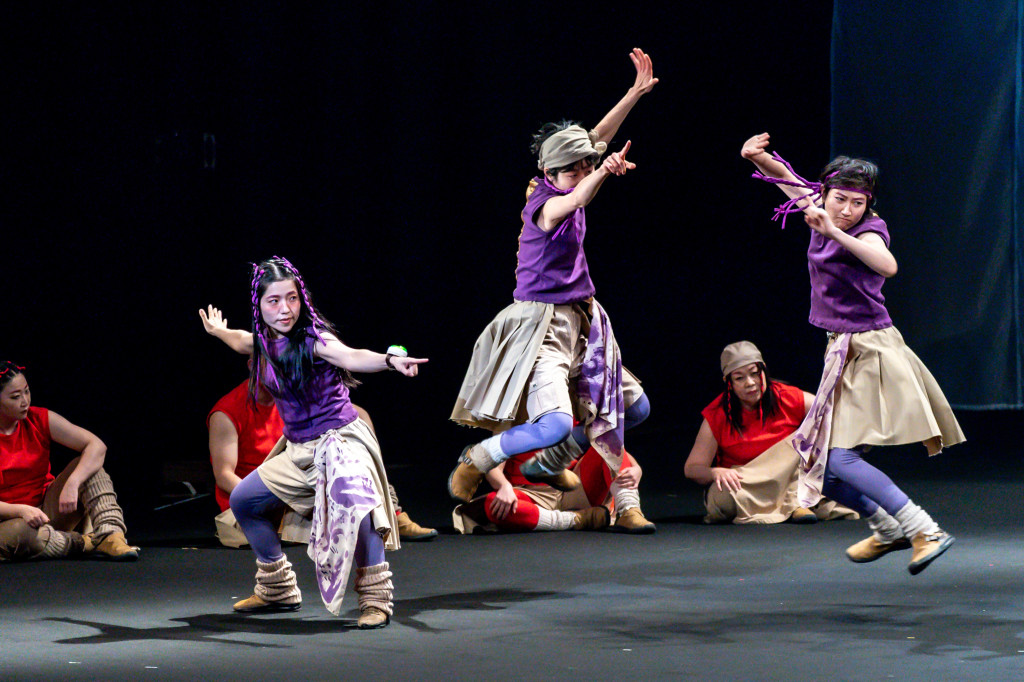 ろう者と聴者が遭遇する舞台作品「黙るな 動け 呼吸しろ」_舞台写真