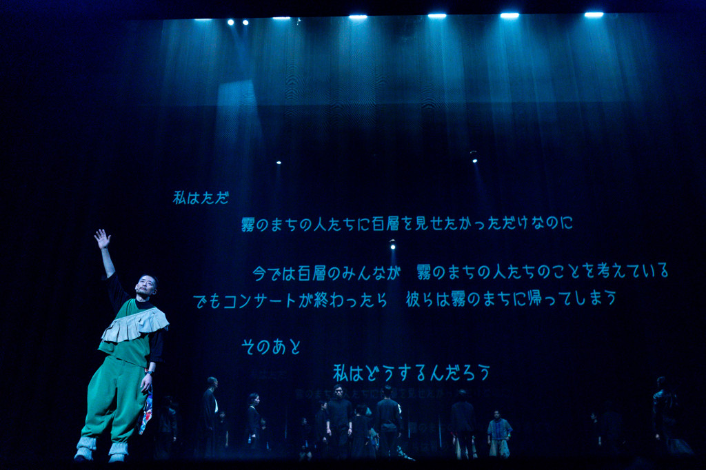 ろう者と聴者が遭遇する舞台作品「黙るな 動け 呼吸しろ」_舞台写真