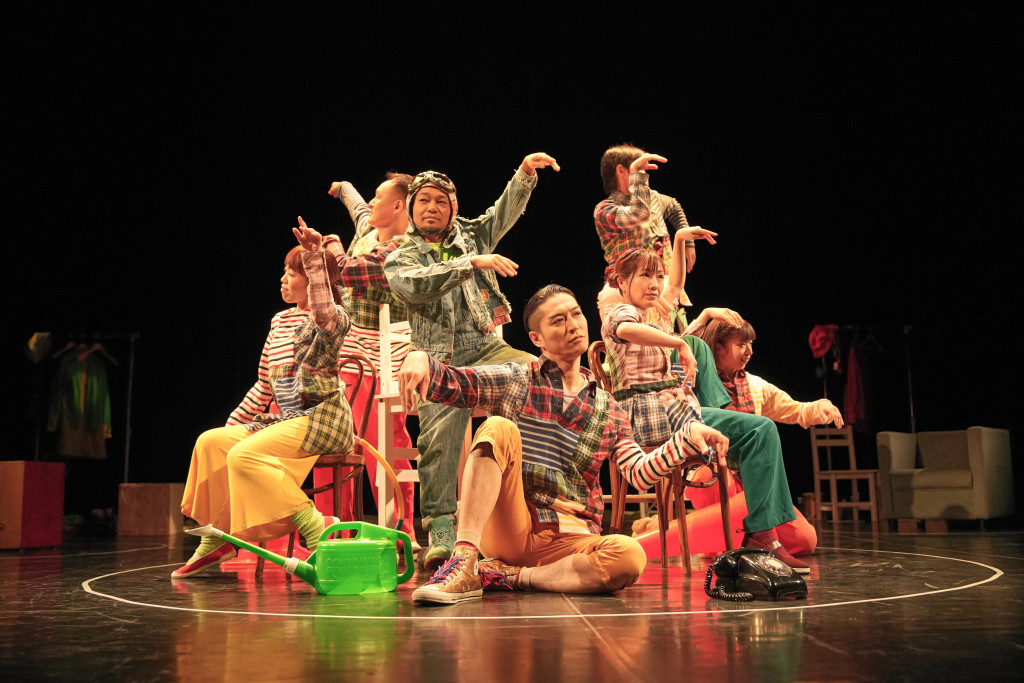 ゾウをのみこんだウワバミの絵_舞台写真