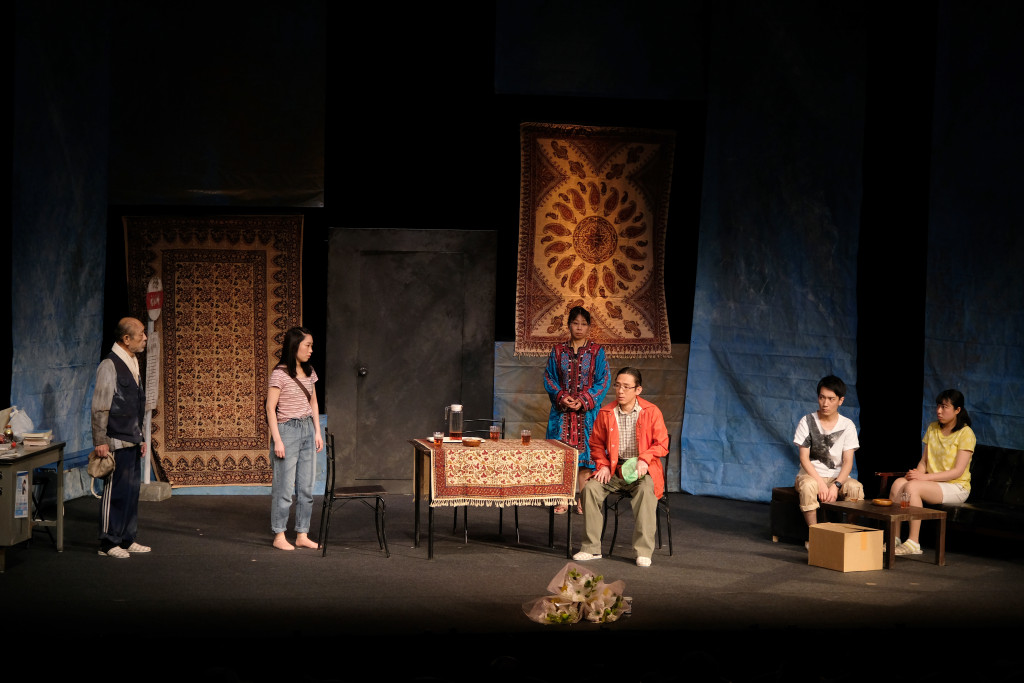 眠っているウサギ_舞台写真