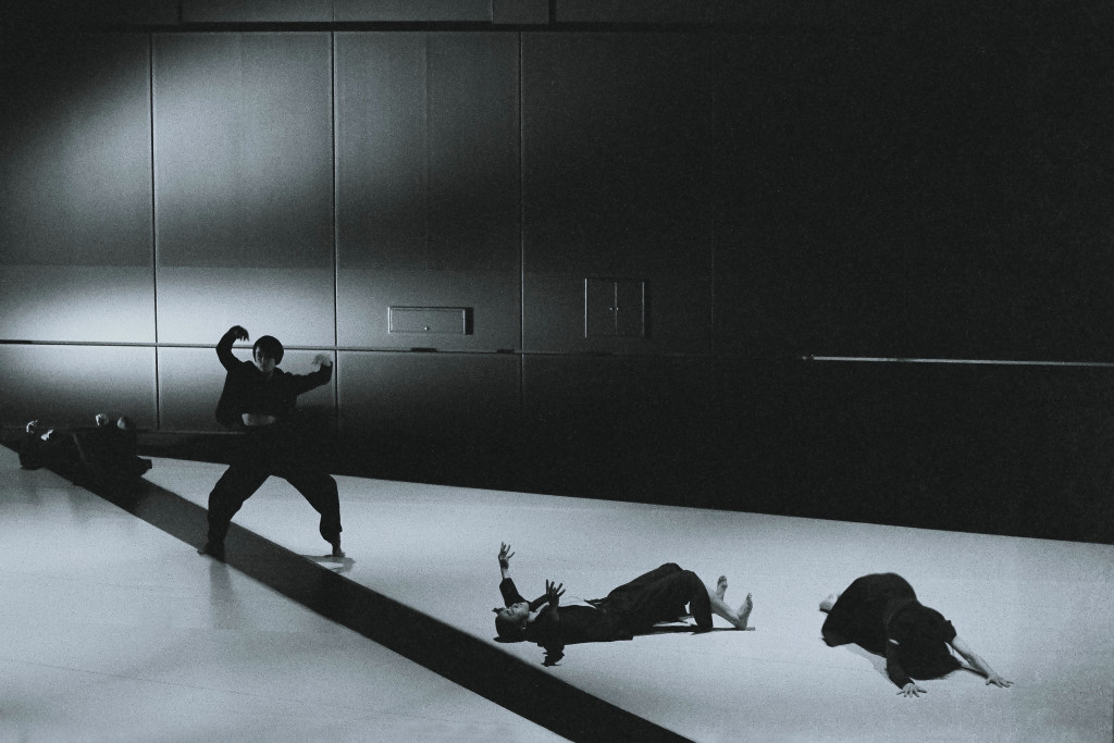 ESCAPE ON THE CUTTING BOARD_舞台写真