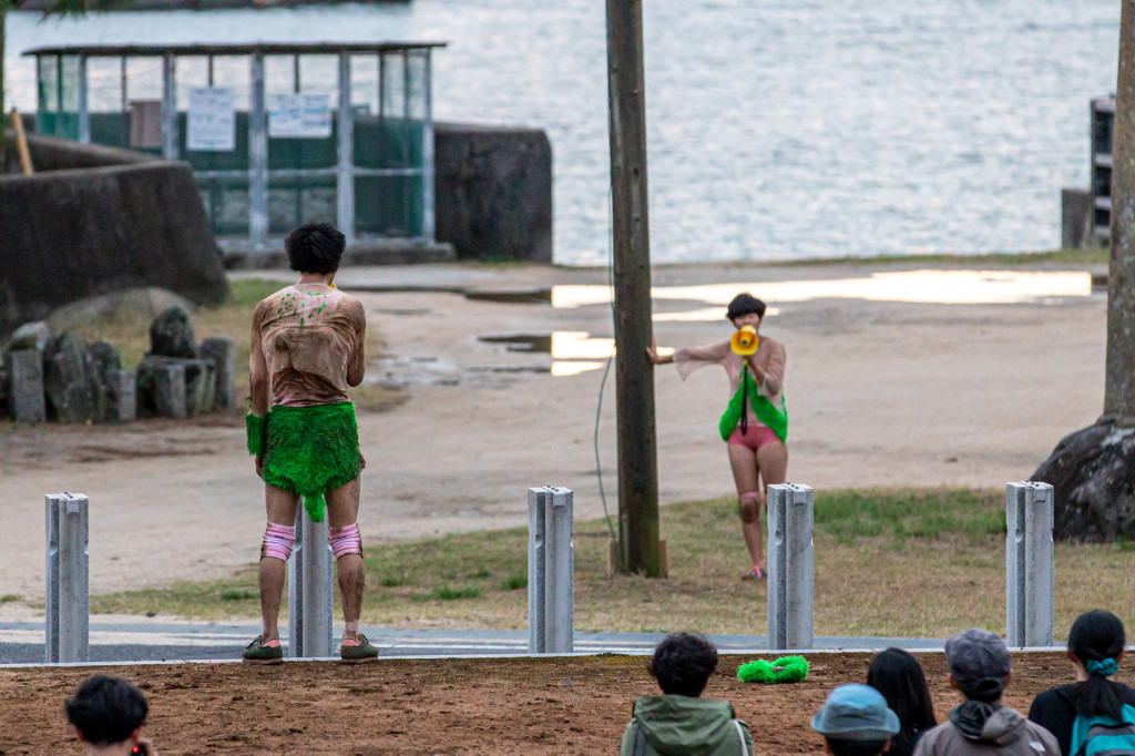芝生男女_舞台写真