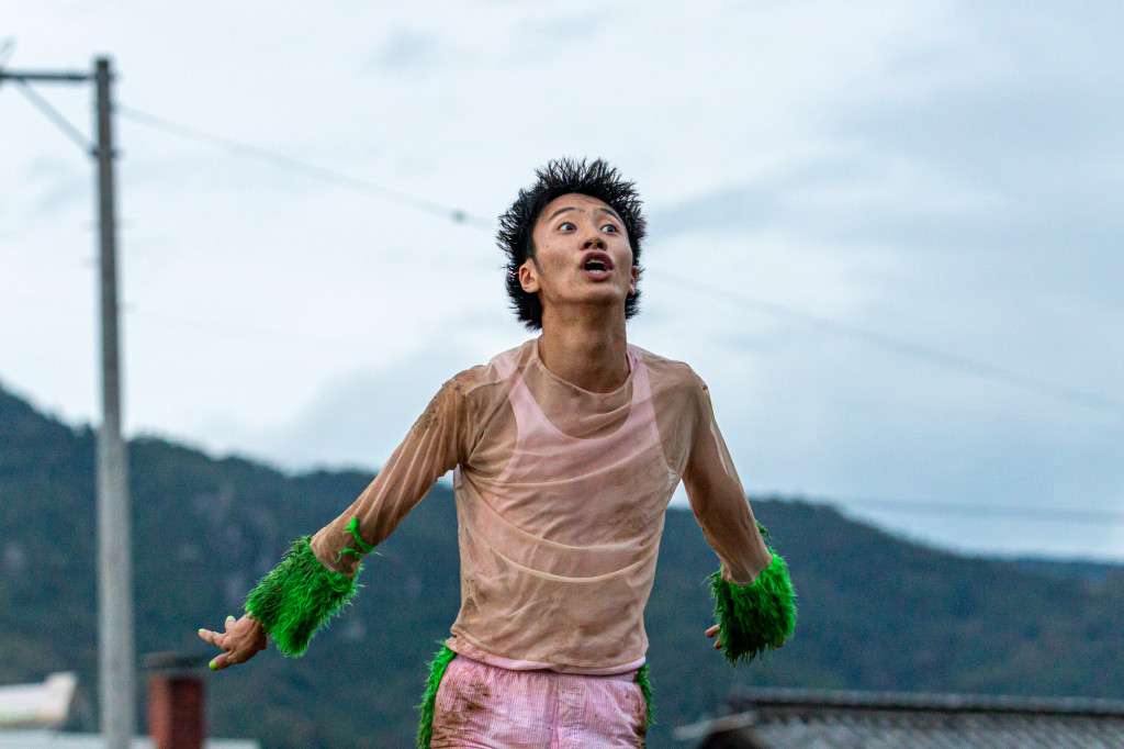 芝生男女