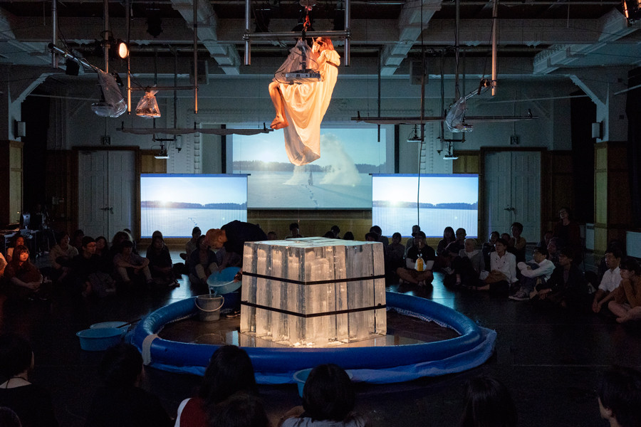 水の象（かたち）The Ice Cube / The Ice Chandelier / The Cloud_舞台写真