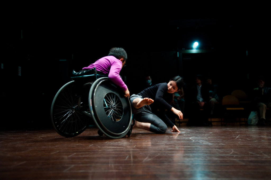 Thikwa + Junkan Projekt_舞台写真
