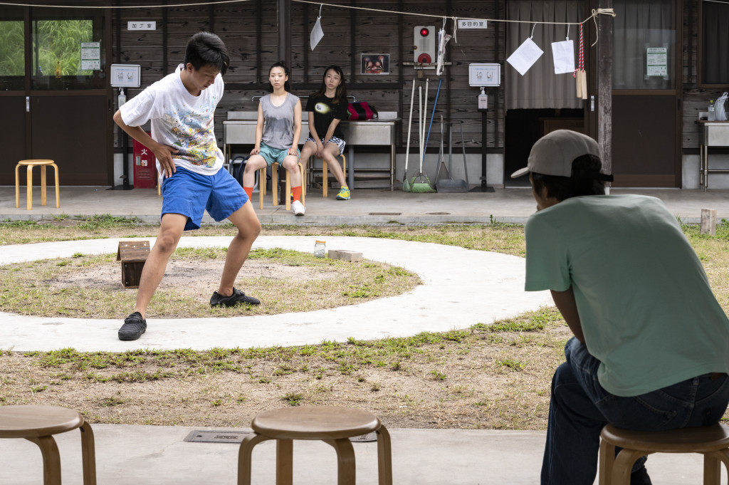 四人／思考／ダンス_舞台写真