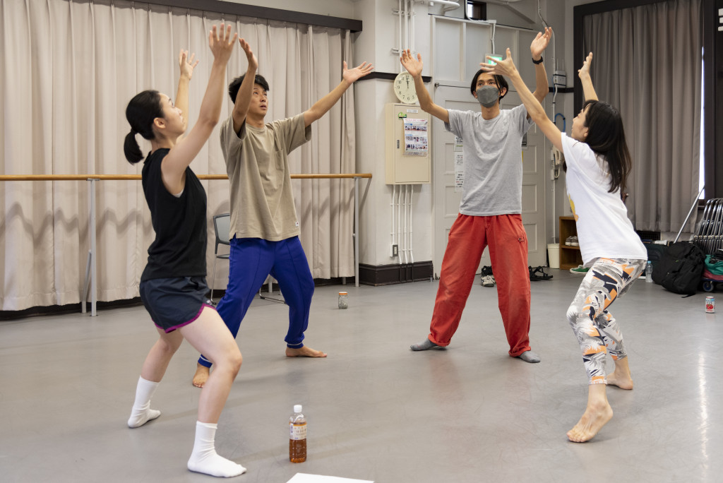 四人／思考／ダンス_舞台写真
