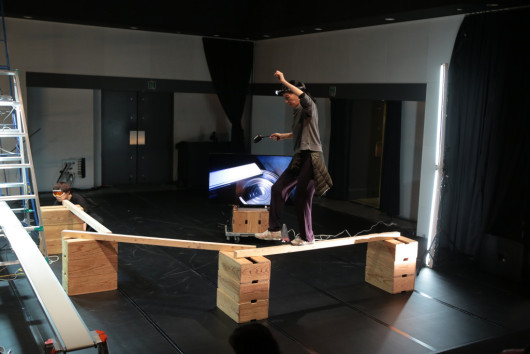 三部作 2部 ダンサーがチューイングガムを運ぶための3つのフェーズ（準備・移動・撤収）_舞台写真