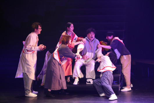 『カニカマの自己喪失』_舞台写真